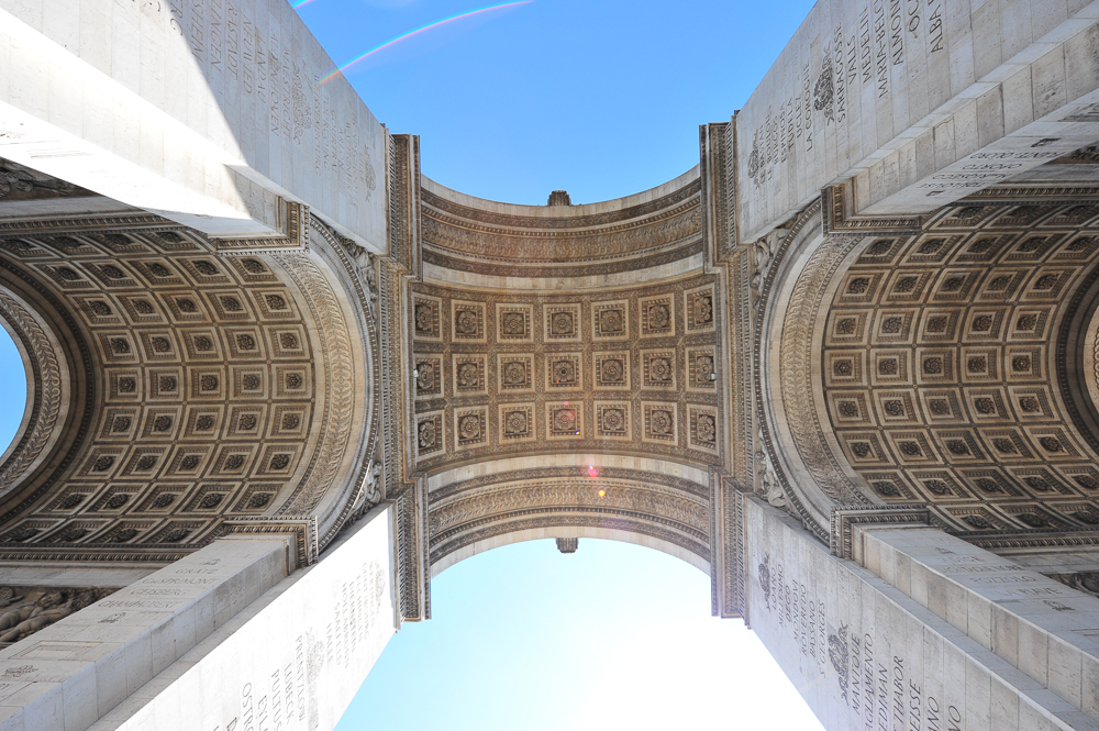 Die Unterseite des Arc de Triomphe.