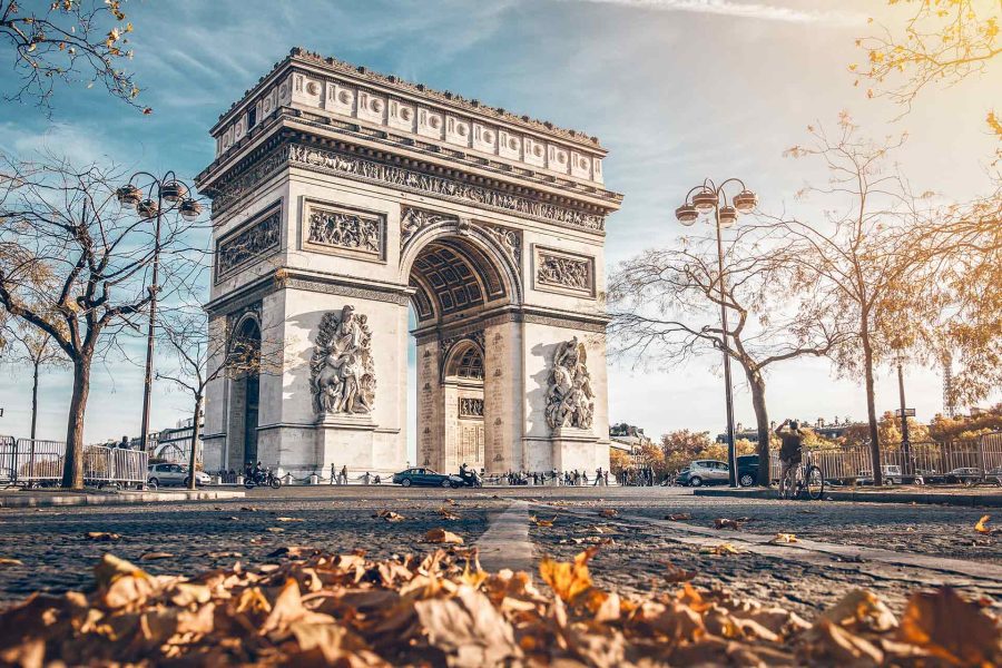 Besuche den Arc de Triomphe