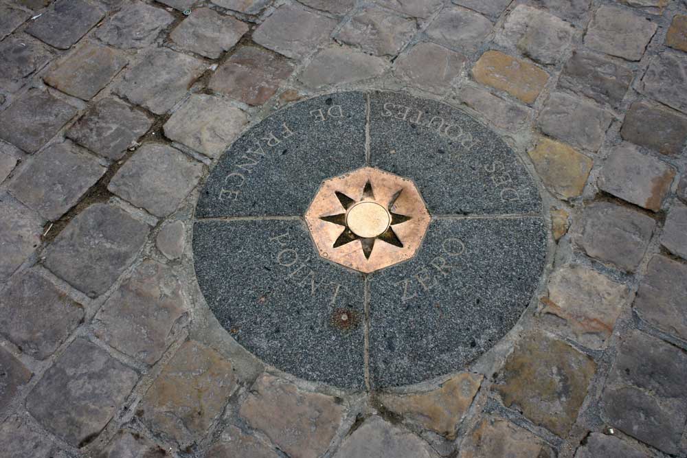 Point Zéro auf dem Platz in der Nähe von Notre Dame.