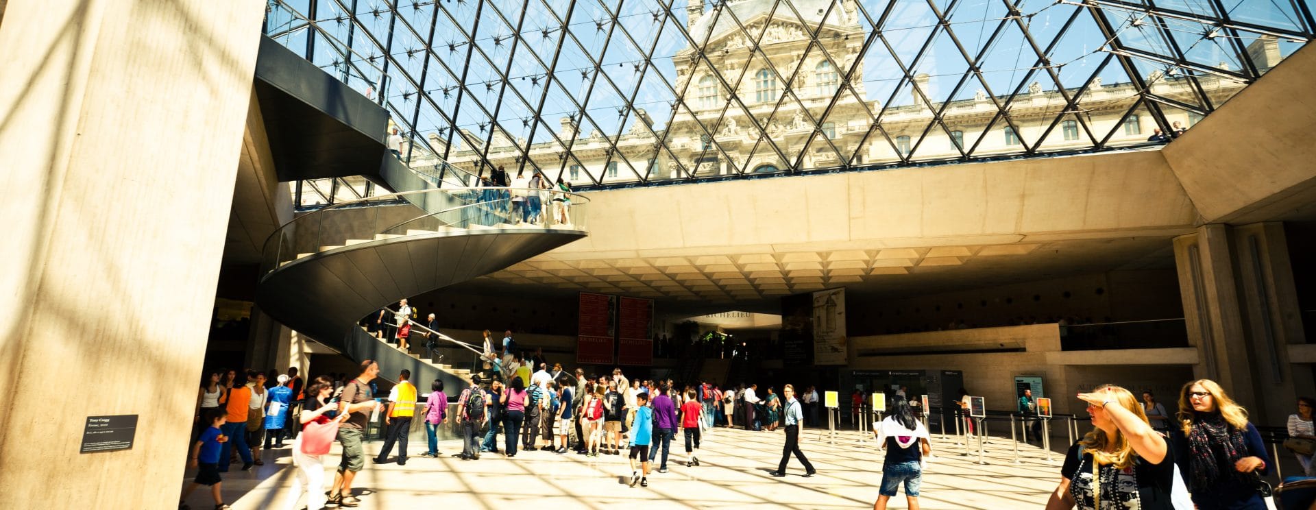 Louvre_Parijs_lange_wachtrijen