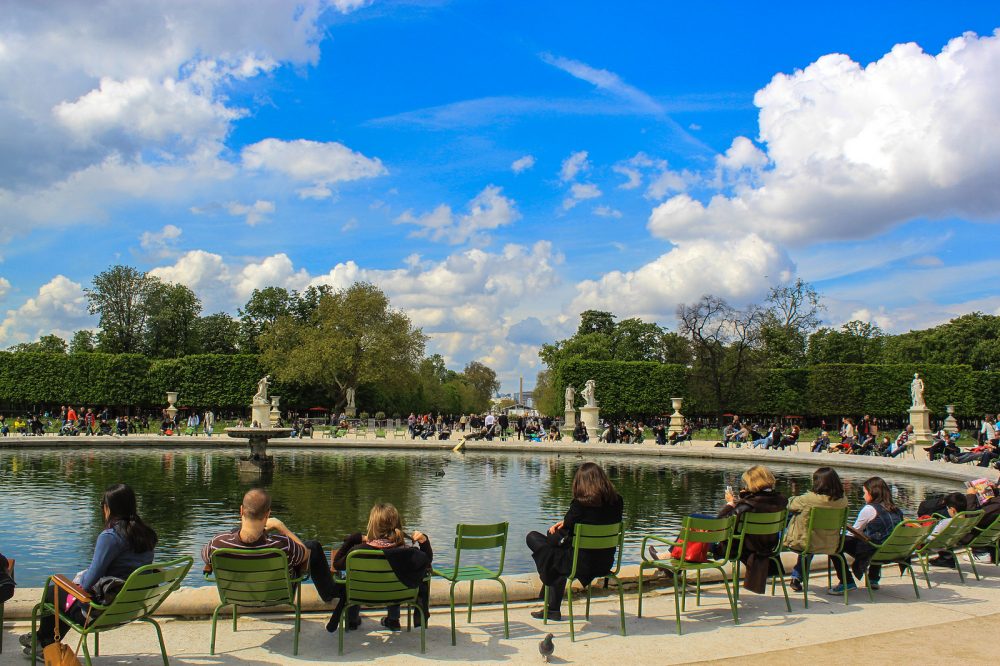 Jardin des Tuileries stoeltjes fontein zomer