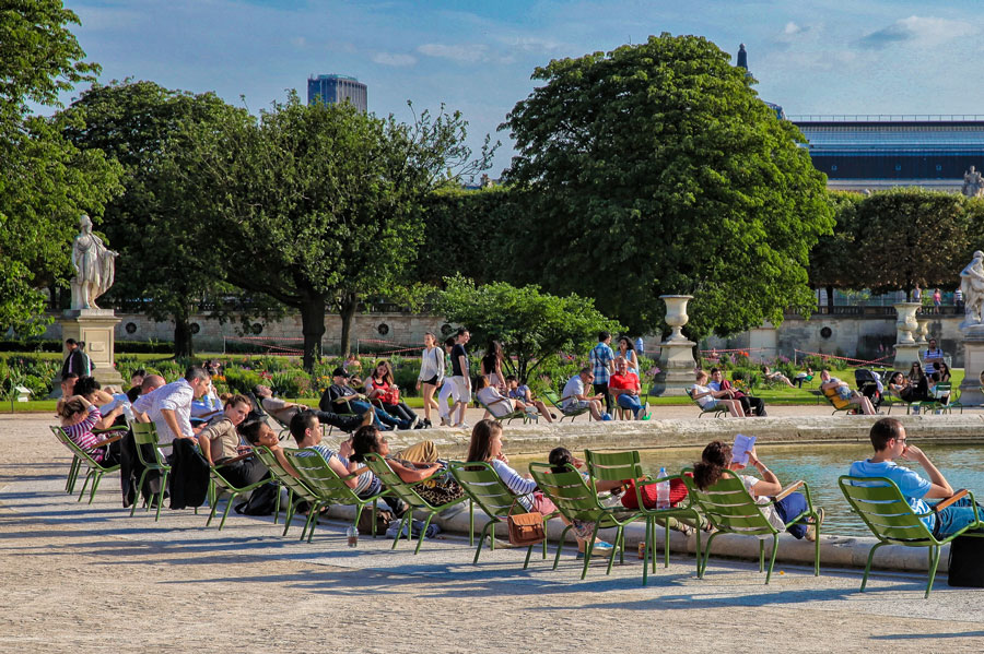 Jardin des Tuileries Louvre Parijs