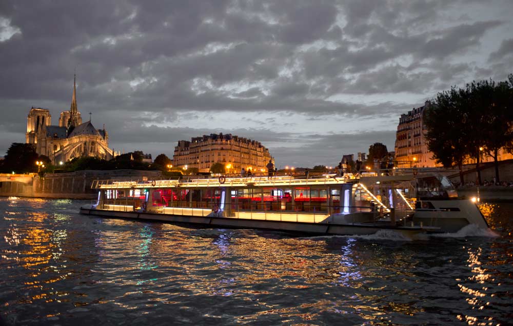 Bootsfahrt auf der Seine