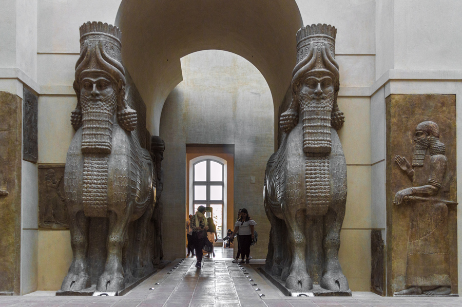 Lamassu Louvre museum Parijs