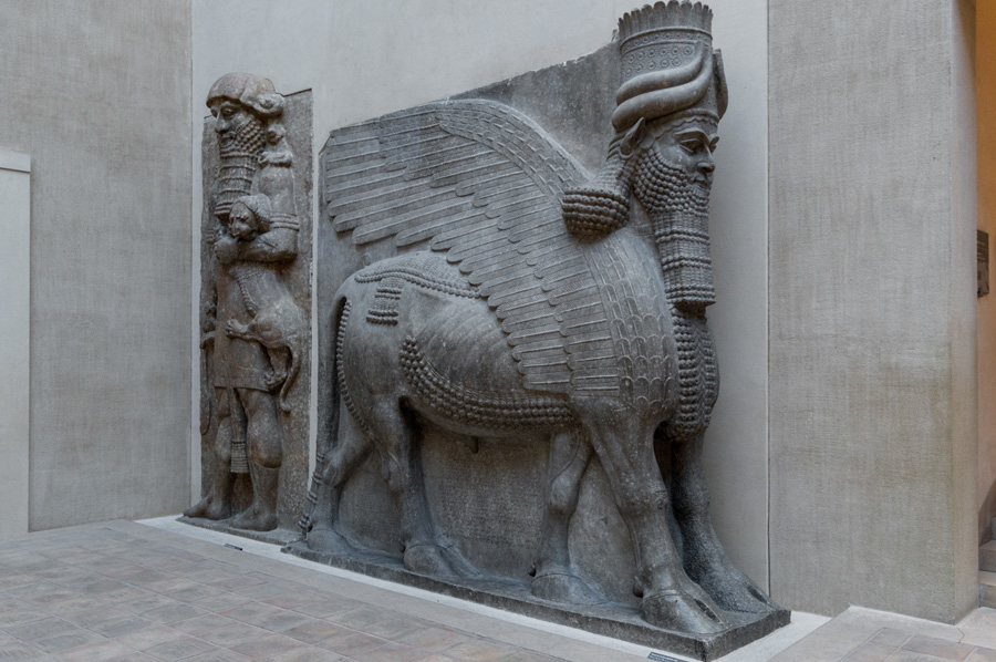 Lamassu Louvre museum Parijs