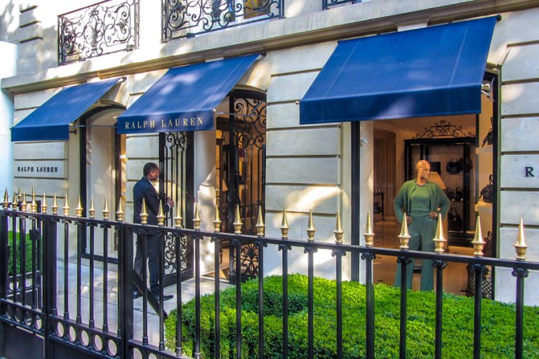 Avenue Montaigne meest luxe winkelstraat van Parijs Wegwijs naar Parijs