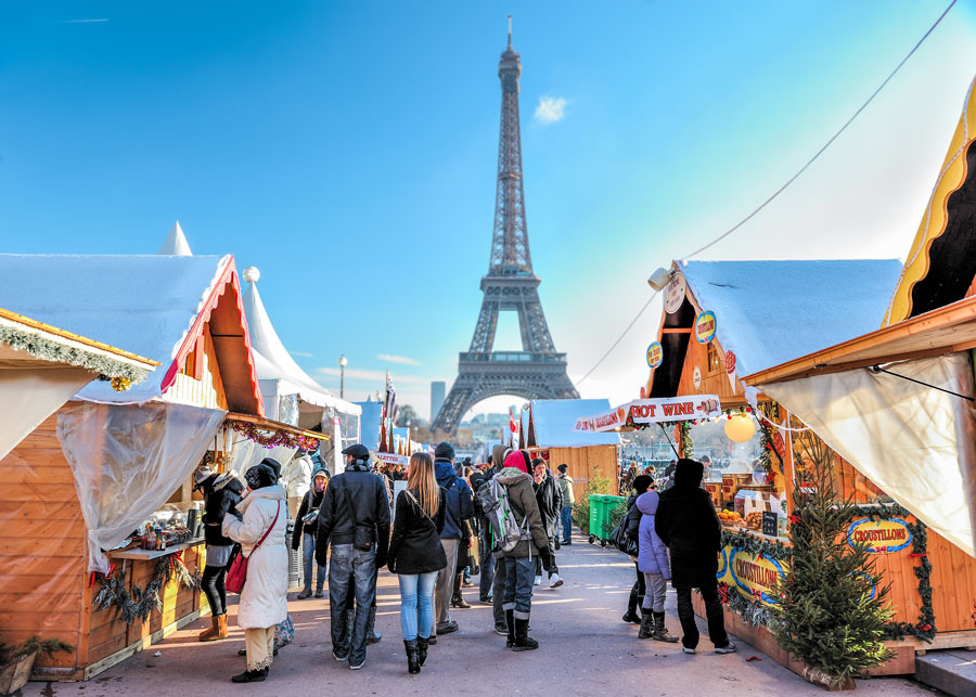 Kerstmarkt bij Trocadéro met uitzicht op de Eiffeltoren