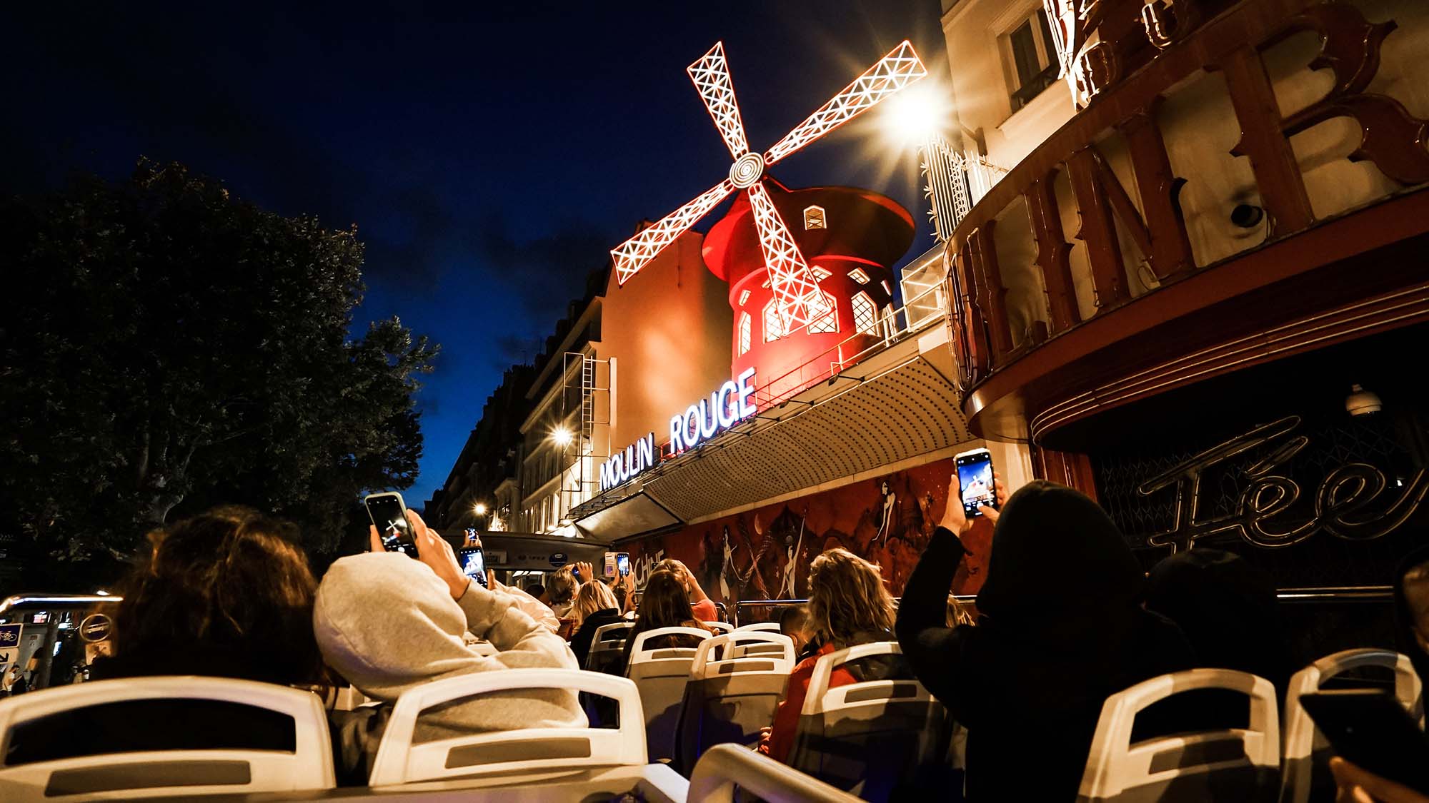 Hop on hop off bus Parijs | Tips, routes + tickets met korting