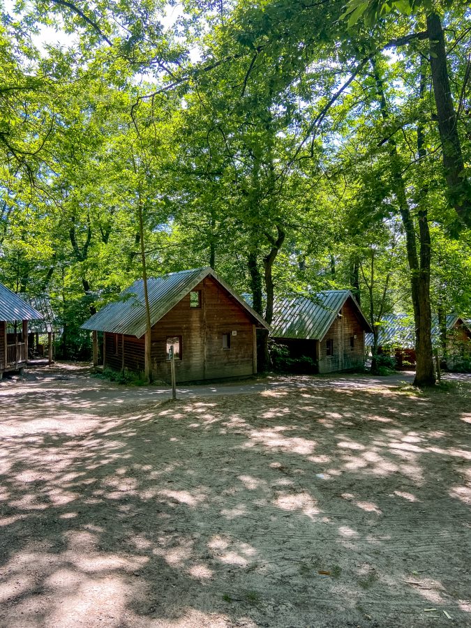 Chalets van de camping Huttopia Versailles