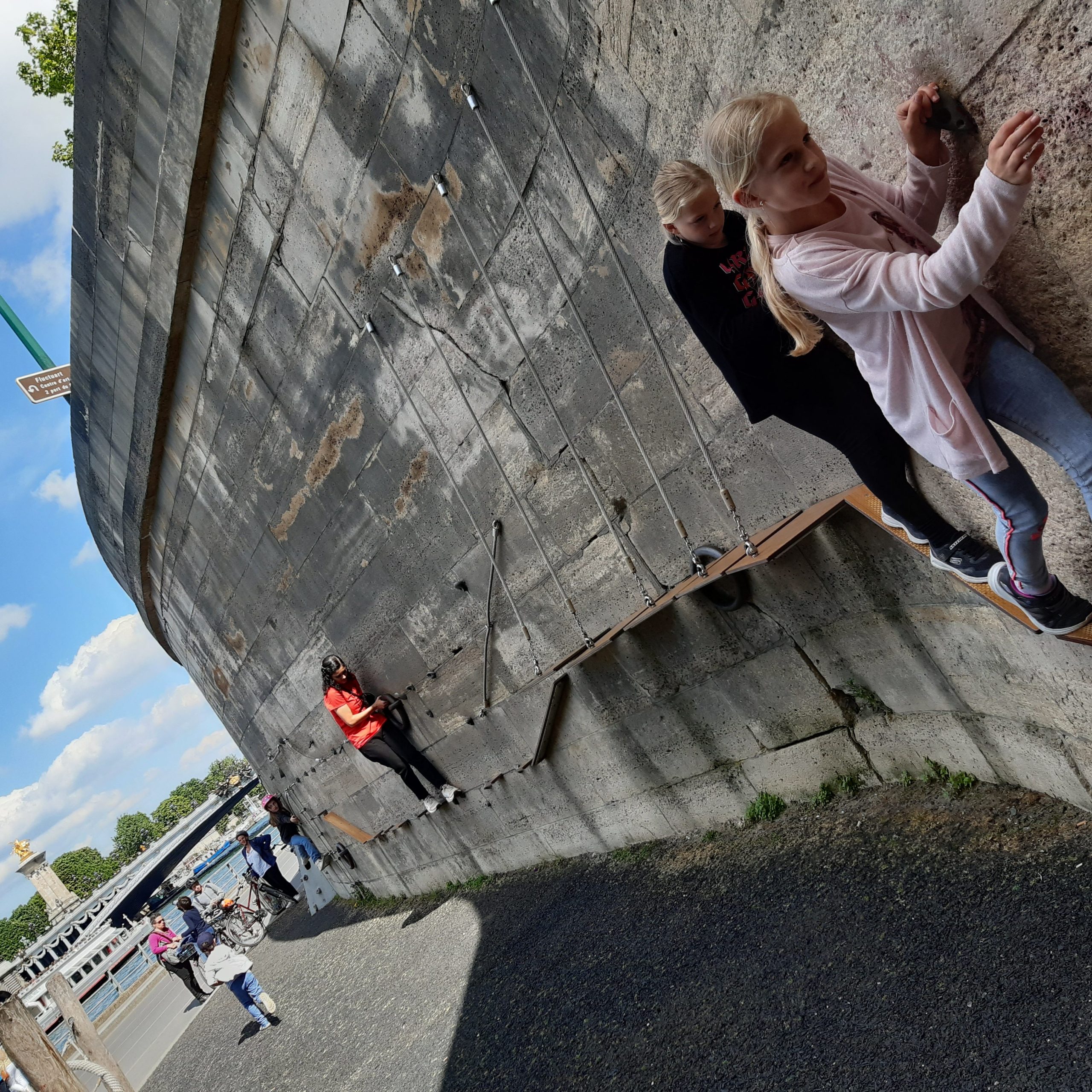 klimmuur langs de Seine Parijs met kinderen