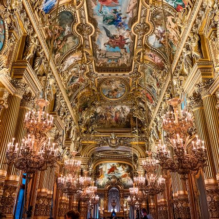 spiegelzaal grand foyer in Opera Garnier