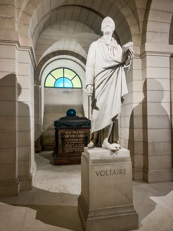 De tombe van Voltaire in het Panthéon
