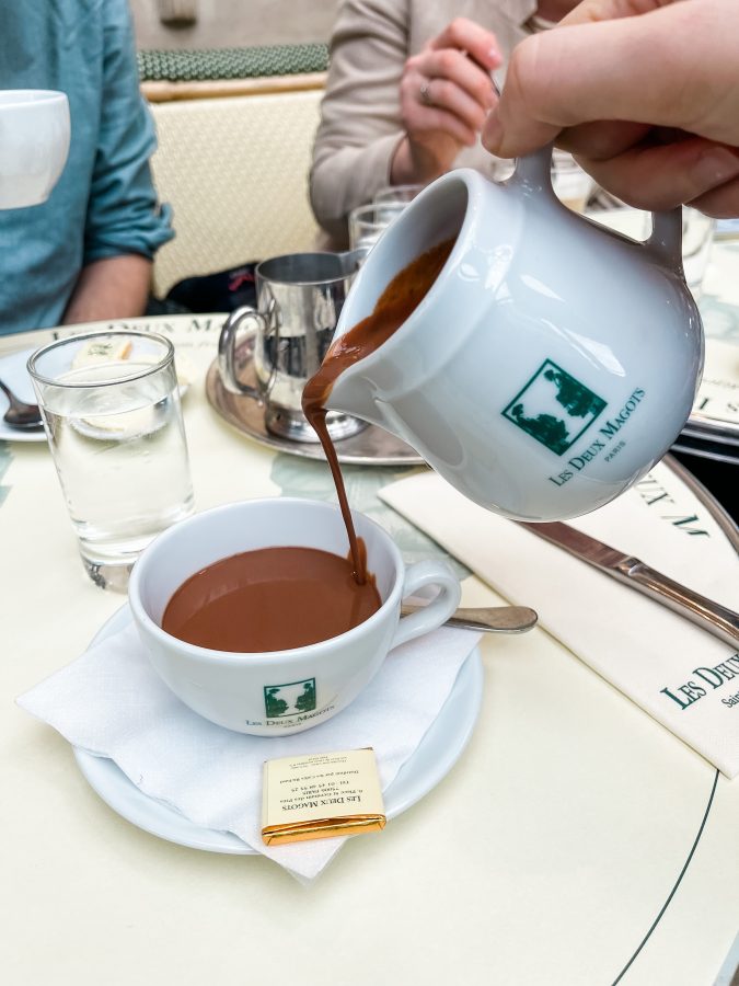 De warme chocolademelk bij Les Deux Magots