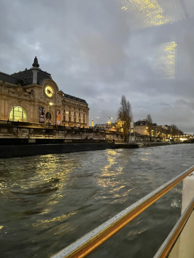 Avond boot over de Seine varen