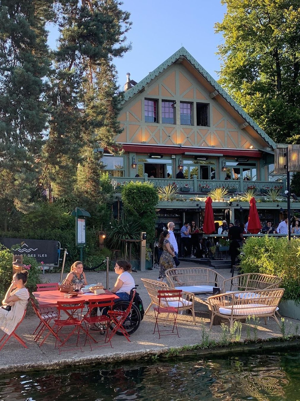 chalet des iles bois de boulogne parijs