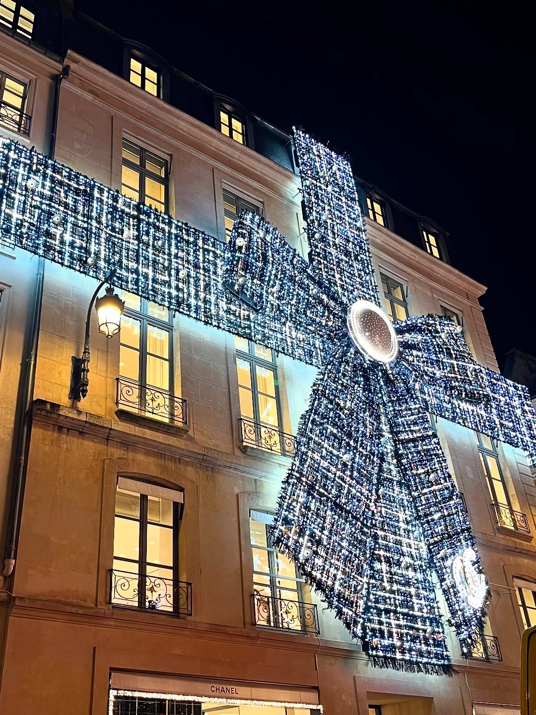 Kerst bij Chanel op place Maurice Barrès in Parijs